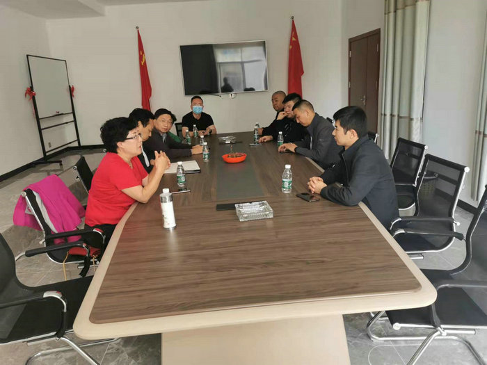 武漢理工陳教授、彭總與客戶(hù)項(xiàng)目現(xiàn)場(chǎng)討論